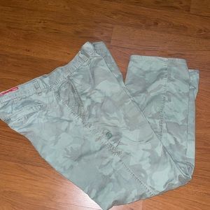 Men Jordan Craig green Camo pants size 42/32